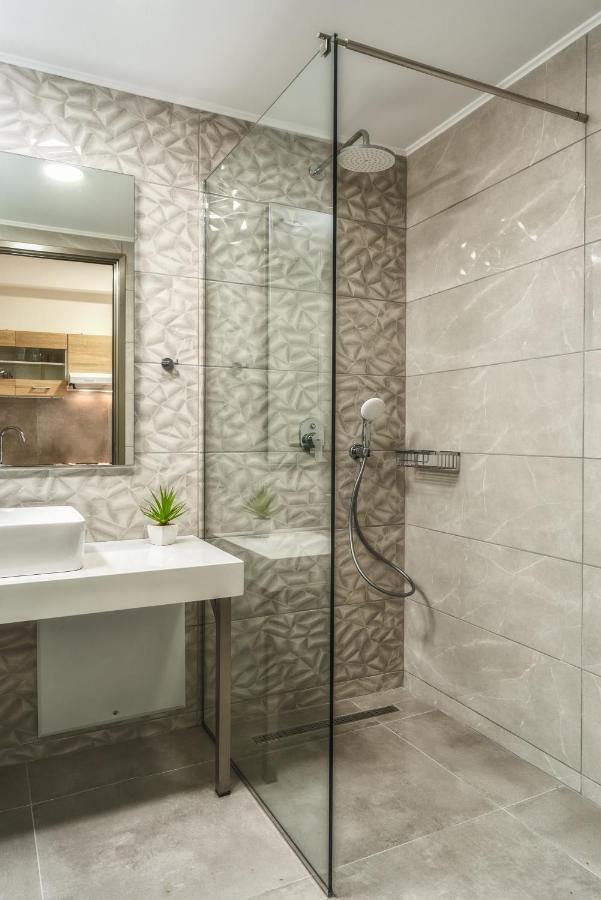 Iris & Rhea Junior Suites Циливи Екстериор снимка