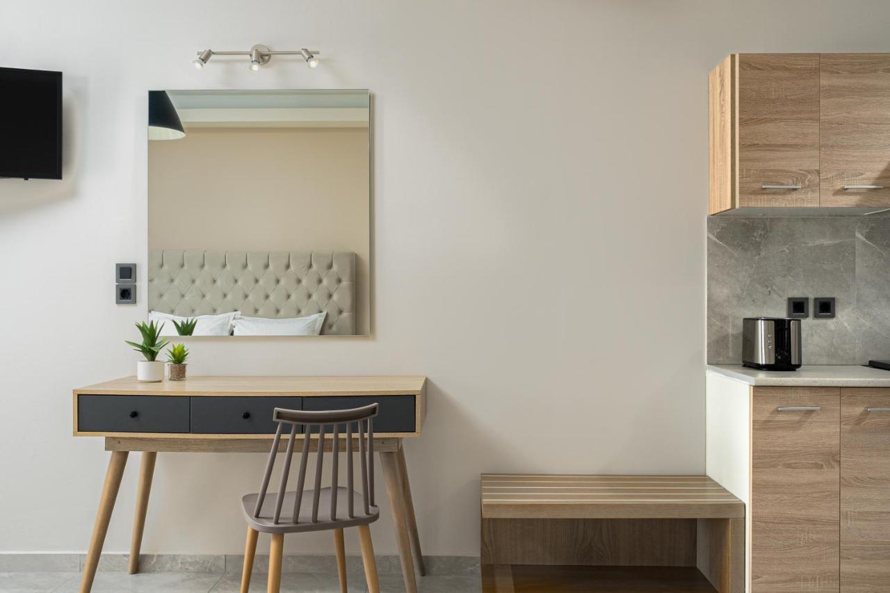 Iris & Rhea Junior Suites Циливи Екстериор снимка